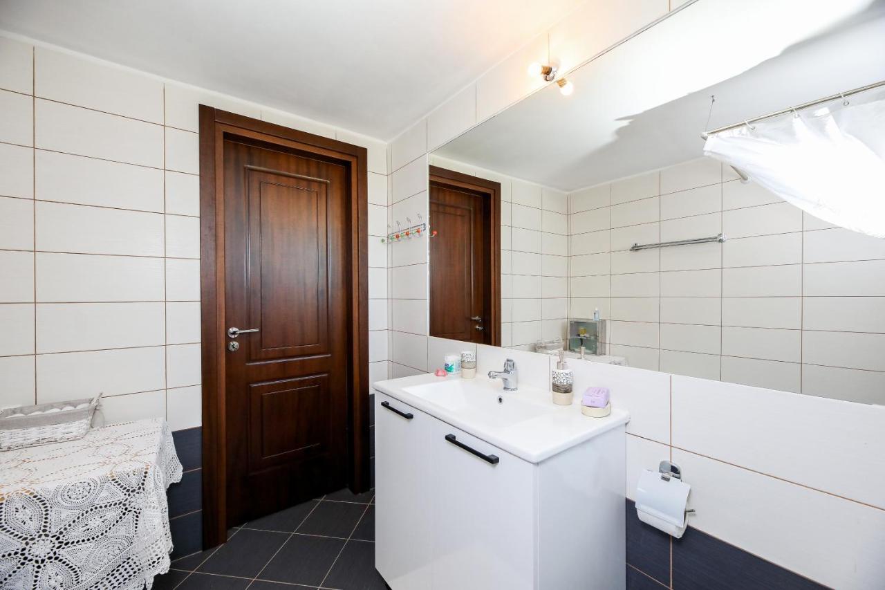 Alanthia Apartment Vlore Bagian luar foto